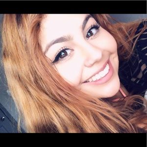 Meet your Posher, Larissa